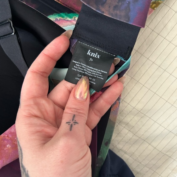 Lot of 6 sports bras (4 Knix, 1 Under Armour, 1 Glamorise sport) - Picture 5 of 7